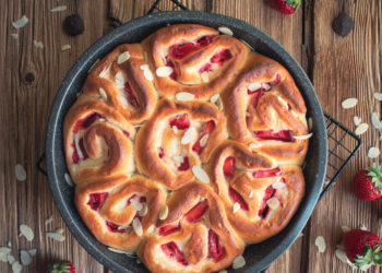 Strawberry-Cheesecake-Rolls